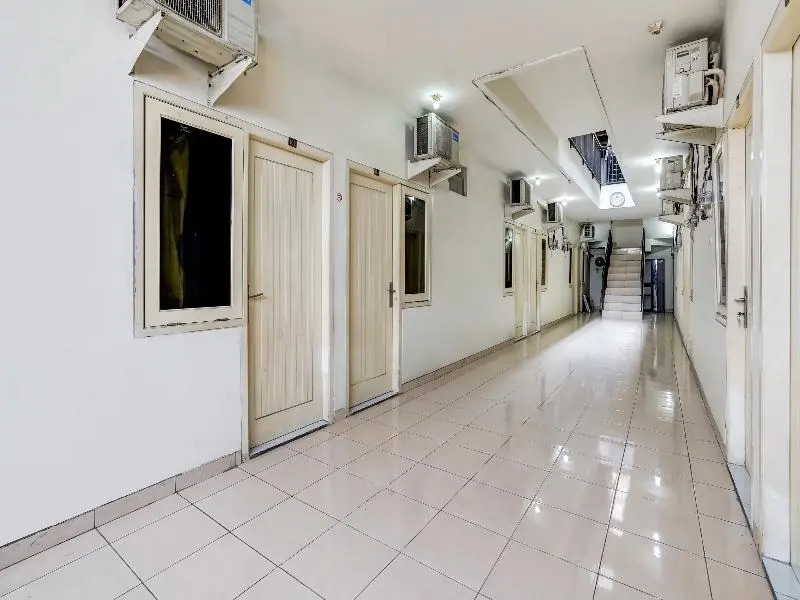 Oyo 91361 Benlin D'kost Syariah
