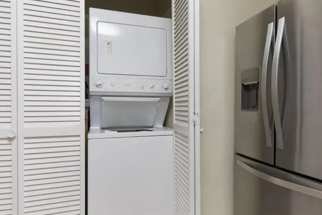 2bd 2ba 1st floor condo WALK TO BEACH