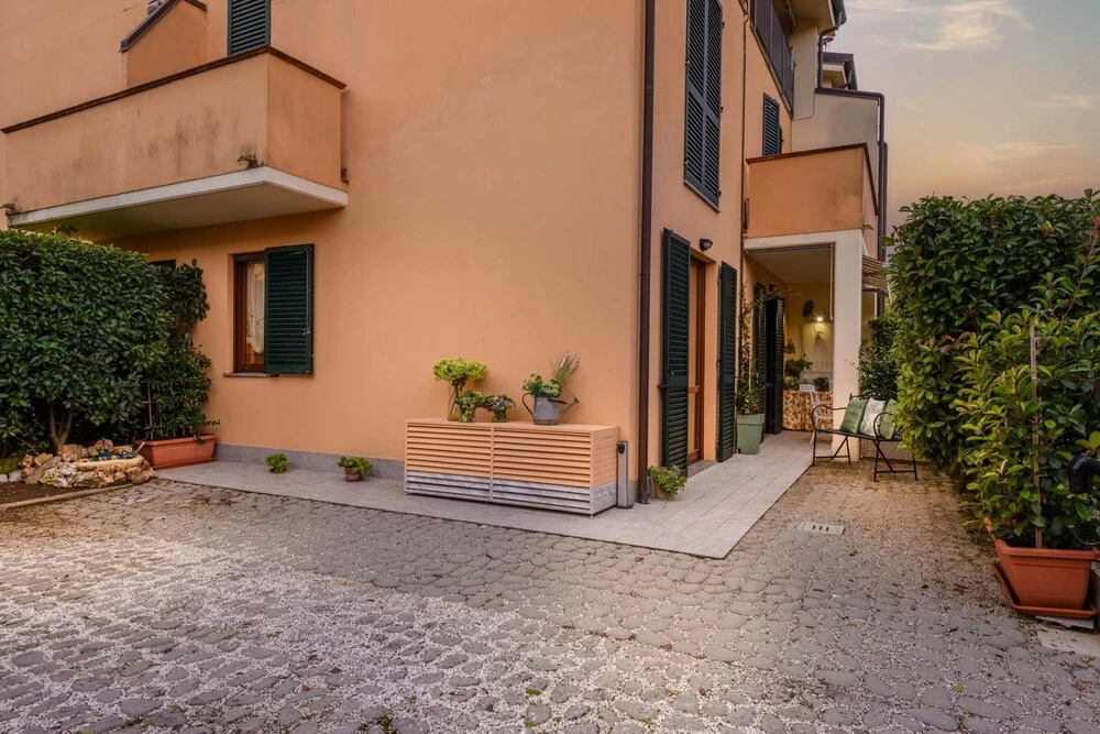 Casa Ambra in Lucca With 1 Bedrooms and 1 Bathrooms