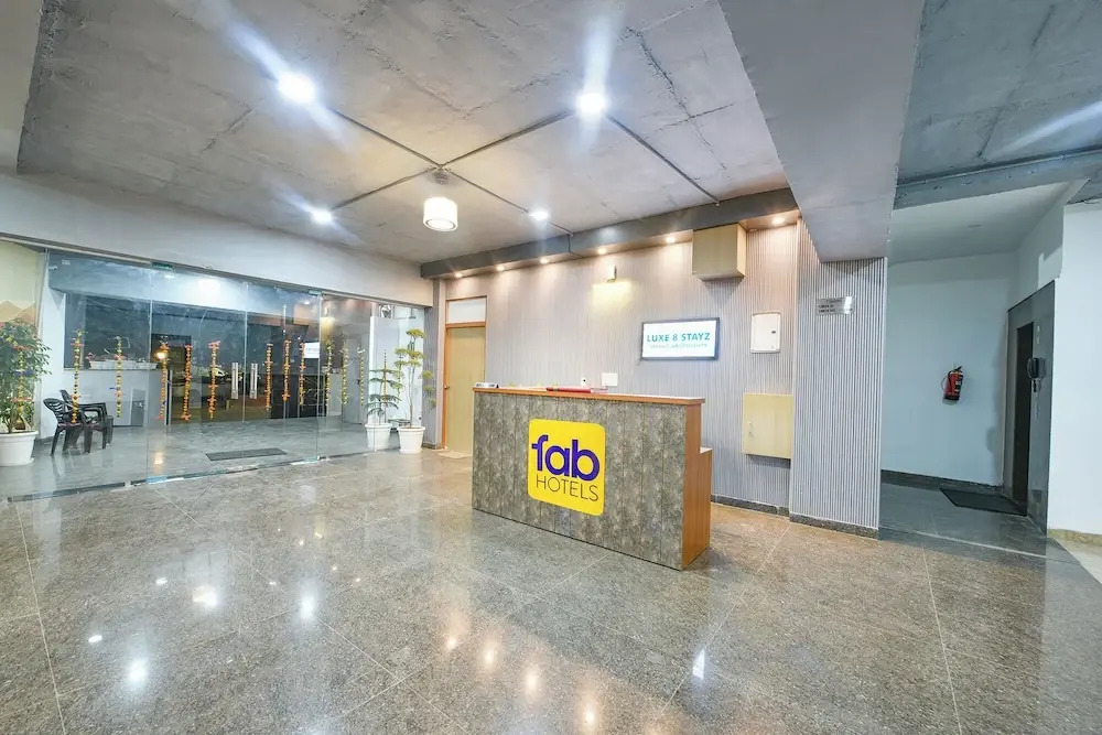 FabHotel Luxe 8 Stayz - Phase 1 Metro, Golf Course Road & Arjun Marg