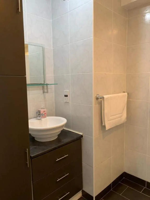 Modern and stylish 1 bedroom apartment in King's Palace