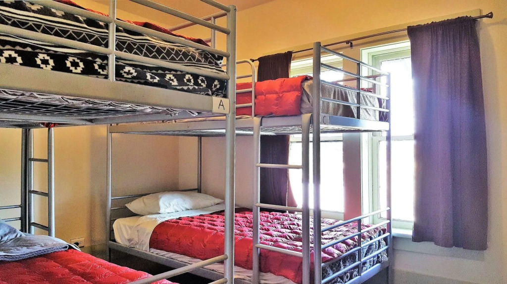Bunk & Brew Historic Lucas House - Hostel