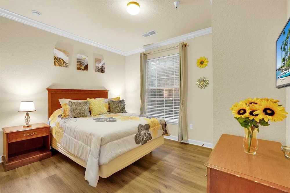 Tuscana Resort 3 Bedroom Condo Clubhouse Access 8 Miles to Disney
