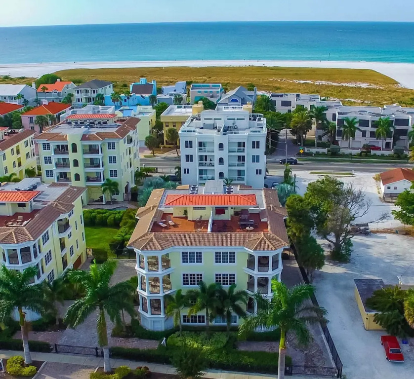 An Upscale Villa in the heart of Siesta Key on Beach Road