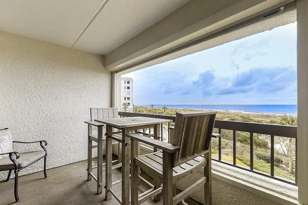 Oceanfront Condo With Pool & Tennis - Balcony, AC, Wifi & Washer/dryer