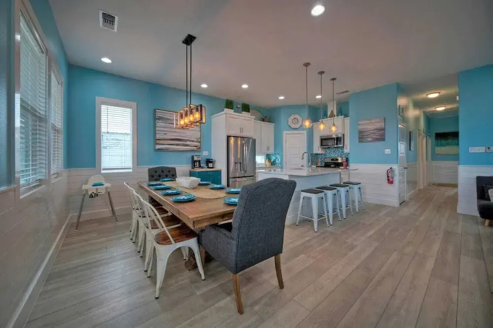 Sleeps 22! 2 Homes Priv Pool, Putting Green, Bar, Deck, Prime Port A Location