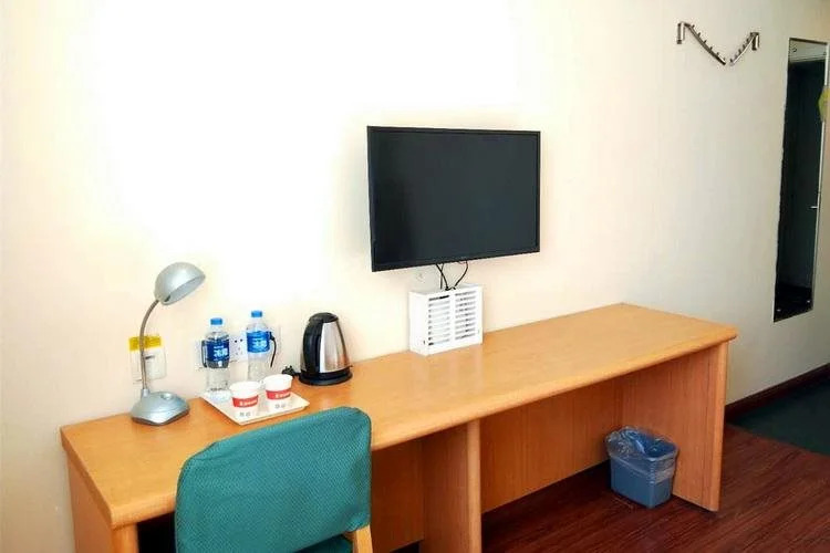 Home Inn (Tianjin Qixiangtai Road)