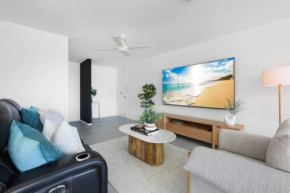 Stylish 2-bed in Surfers Paradise With River Views
