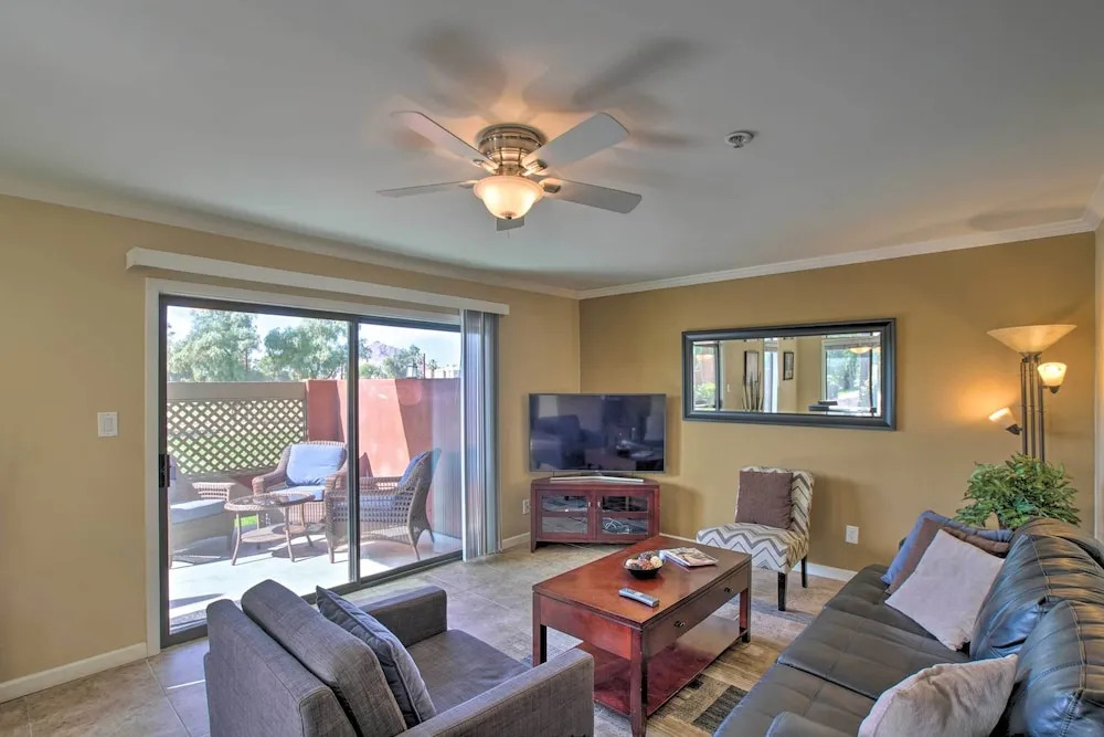 Scottsdale Condo on Golf Course w/ Pool Access!