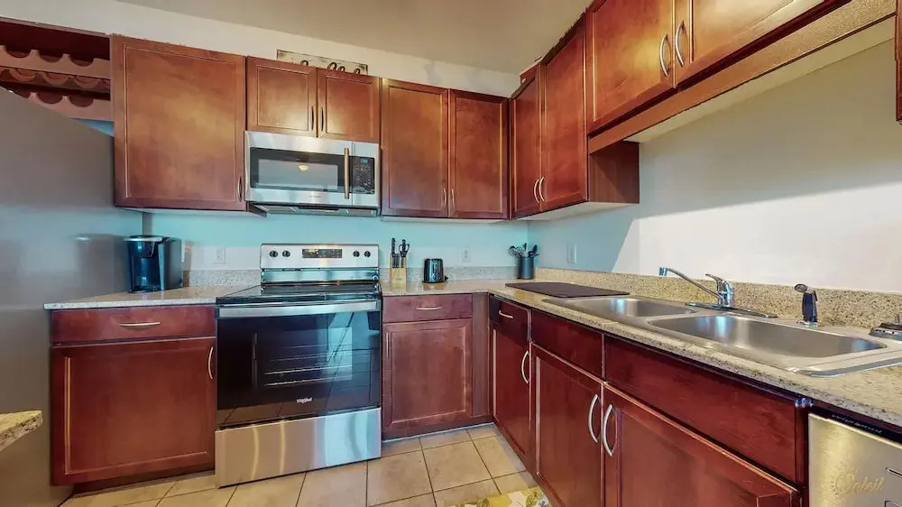 Laketown Wharf 2135