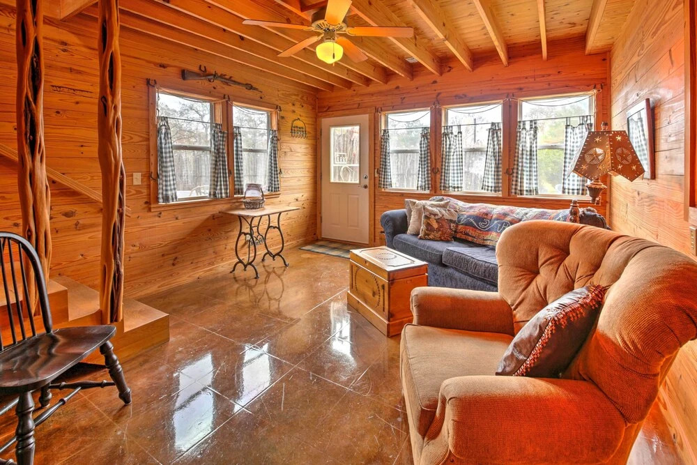 Ark Bunkhouse Fredericksburg Hideaway w/ Hot Tub