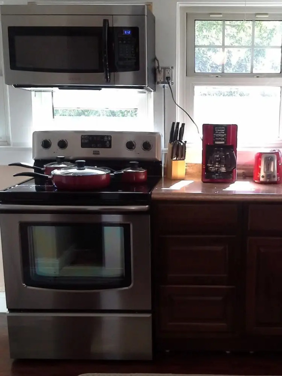 JARVIS West Blvd 3BD Suites by Edgewater Park & Downtown
