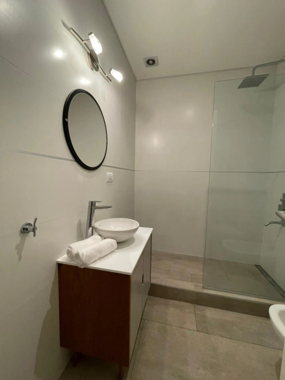 Departamento Moderno - Equipado y Con Cochera Privada
