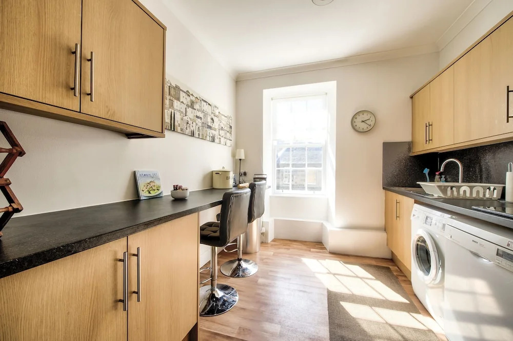 Spacious 2Br Home In New Town