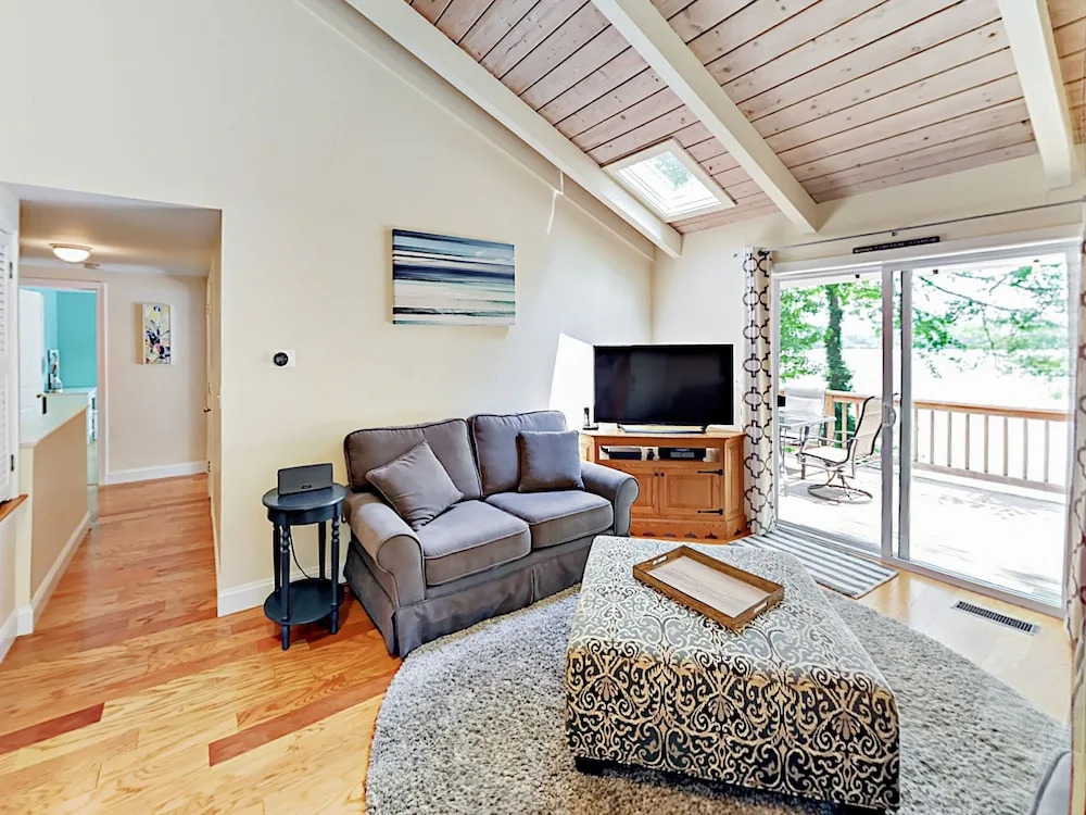 3br W/ Kayaks On Santuit Pond 3 Bedroom Home