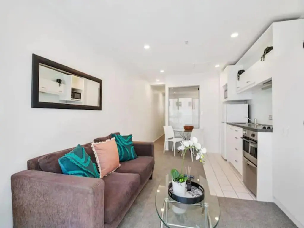 Lovely Two Bedroom Apartment Close To Sky Tower
