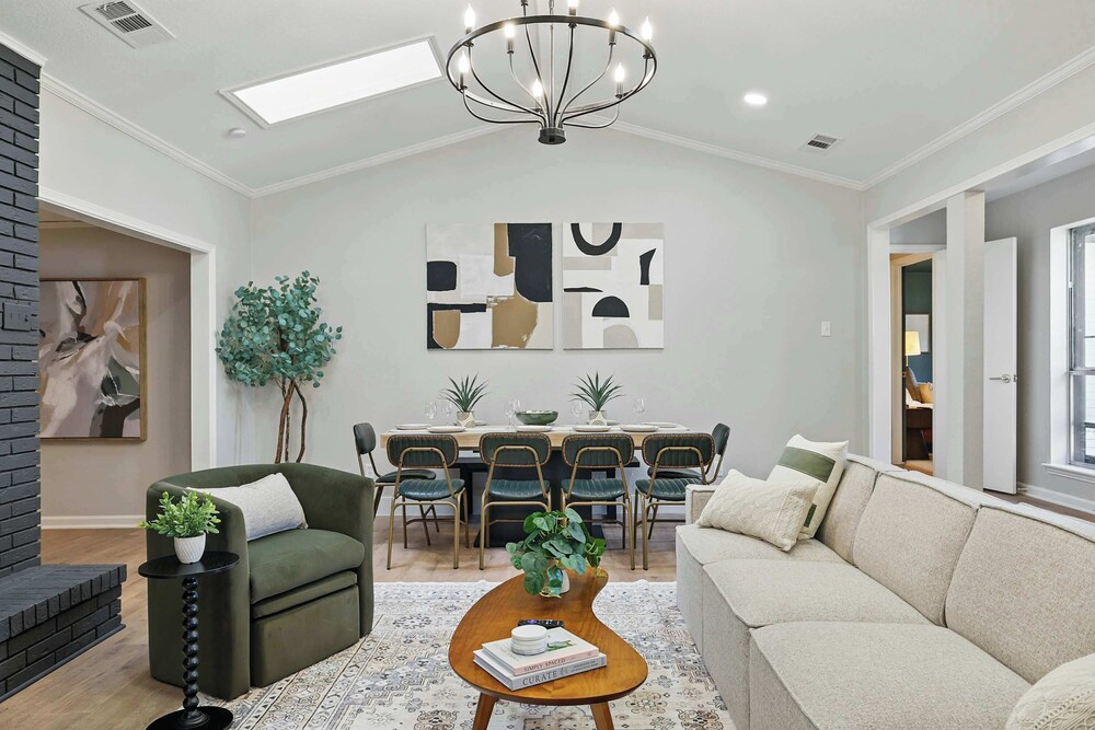 Spacious 5BR 3BA Retreat With Pool & Hot Tub