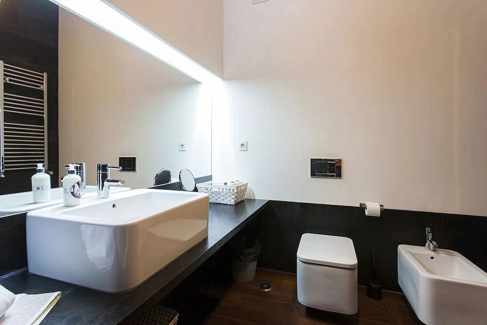 Baixa Delight 3 Bedroom Apartment 2nd Floor Walk Up - RNU 69322