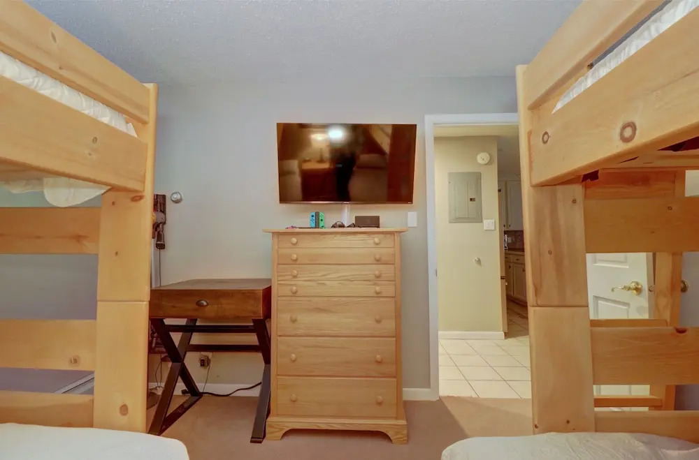 Pet Friendly, Beautifully Remodeled with Mountain Views - SB204 by Redawning