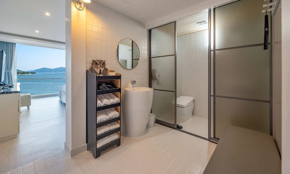 Owl Hotel