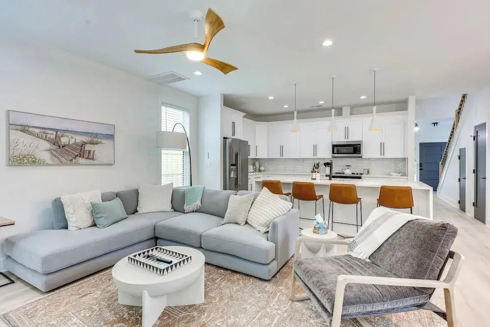 2 Mi to Historic Dtwn Wilmington: Luxe 3BR Home