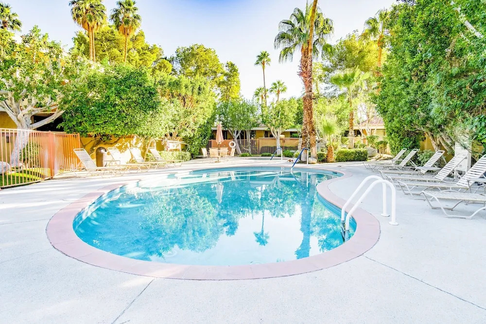 2501 N Indian Canyon Condo Unit 601 1 Bedroom 2 Bathrooms Condo