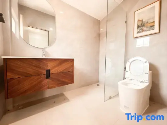 Pattaya Zhongtian Beach Villa / Close to the Beach / 4 Bedrooms 5 Bathrooms 2 Living Rooms