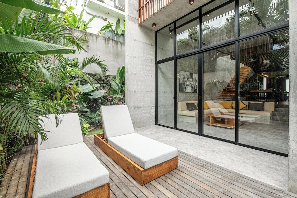 Trendy 4BR Villa, Central Canggu, 8mins to Beach