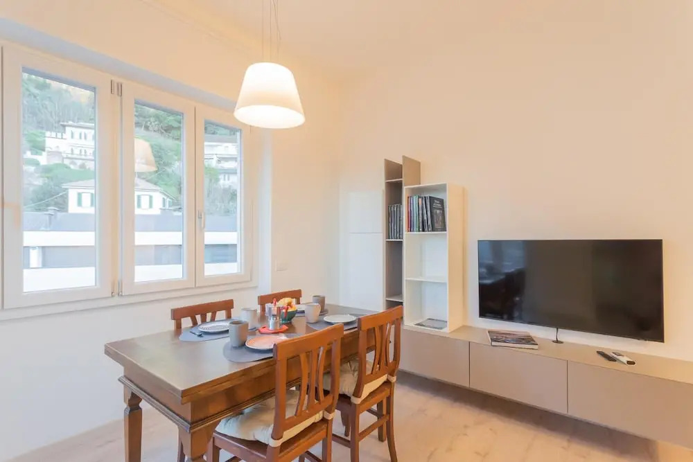Via Crispi in Como With 1 Bedrooms and 1 Bathrooms