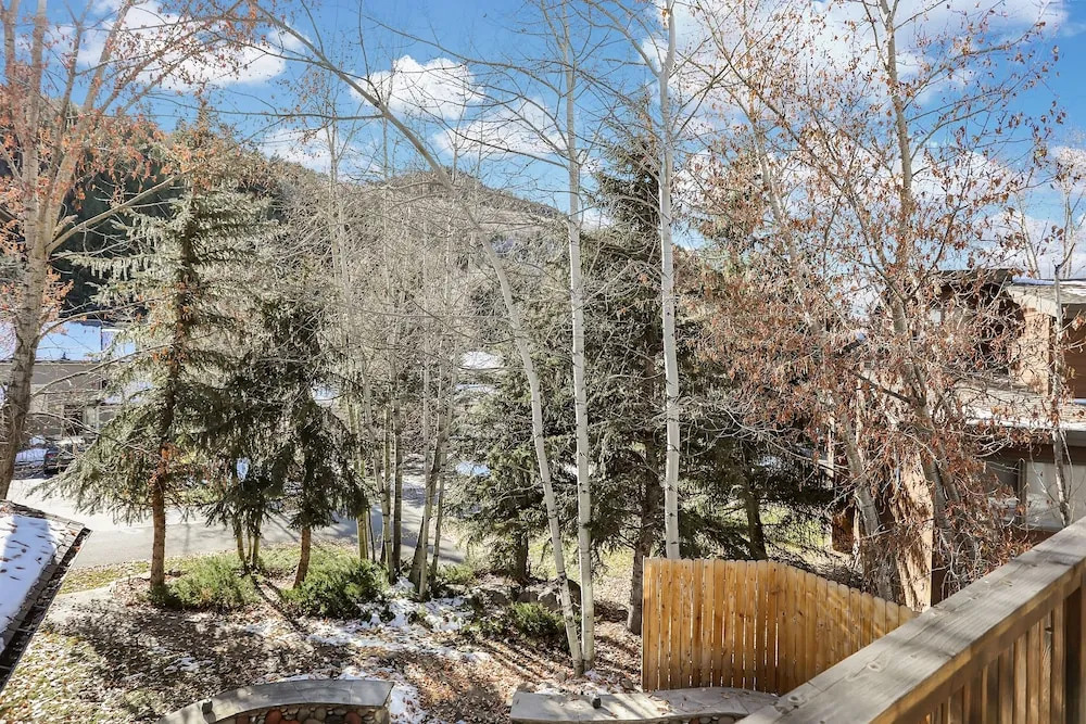 New Listing! Dazzling Custom , Near Skiing 5 Bedroom Home
