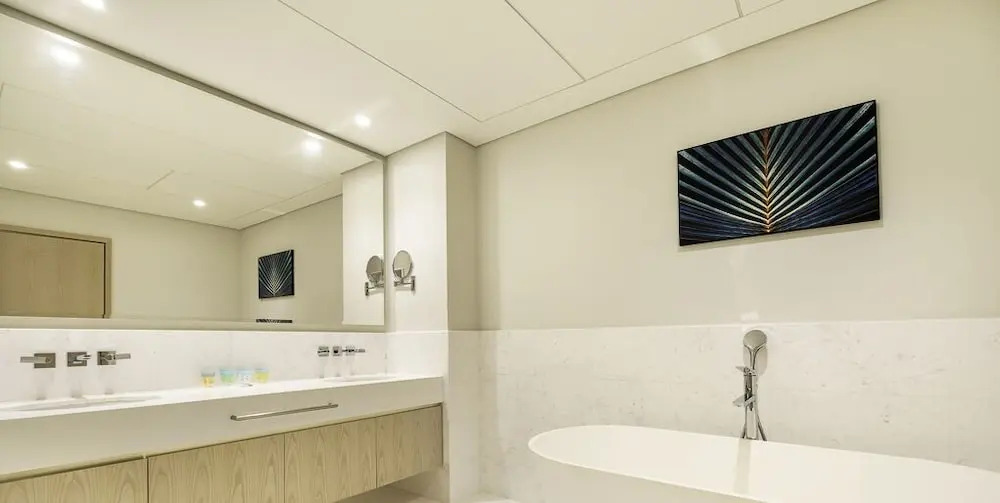 LUX Iconic Views at Palm Tower Suite 2