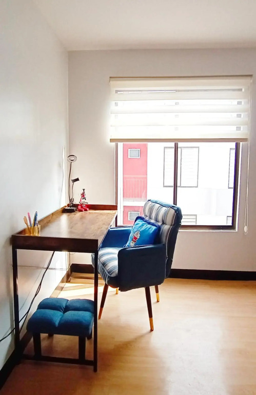 Relaxing 1-Bedroom Condo Unit (by Lee Portum)