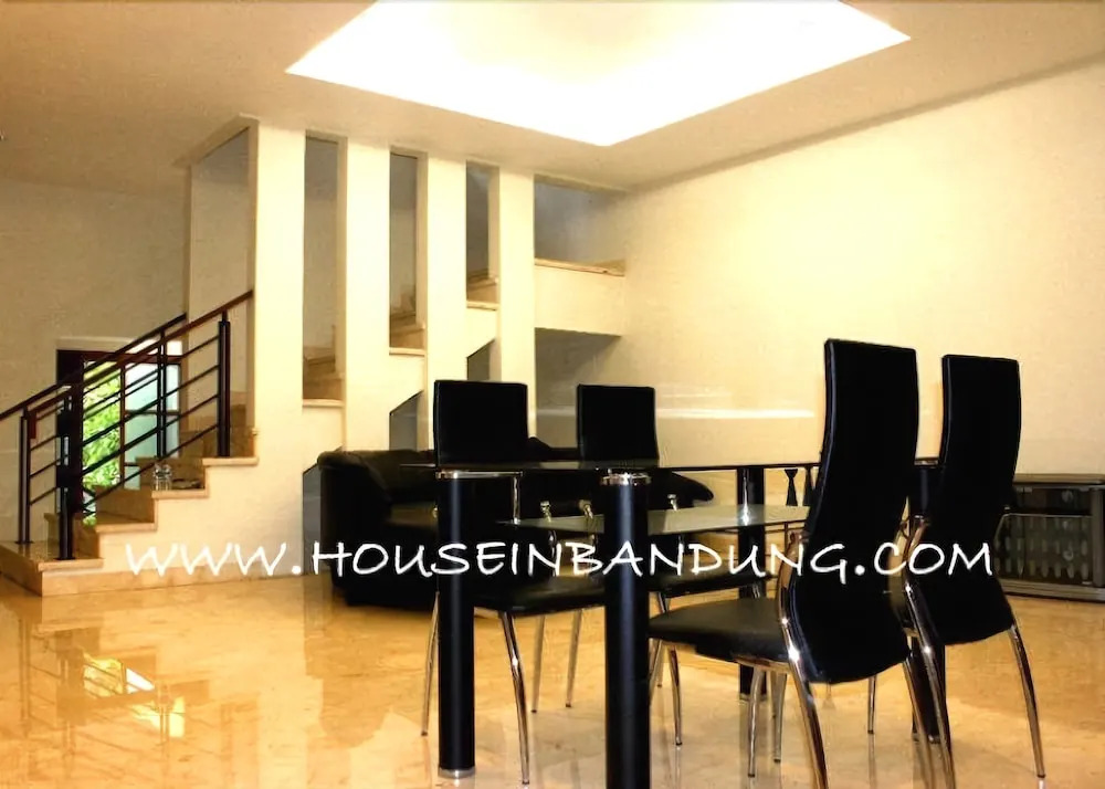 De Bale Pakuan Town House