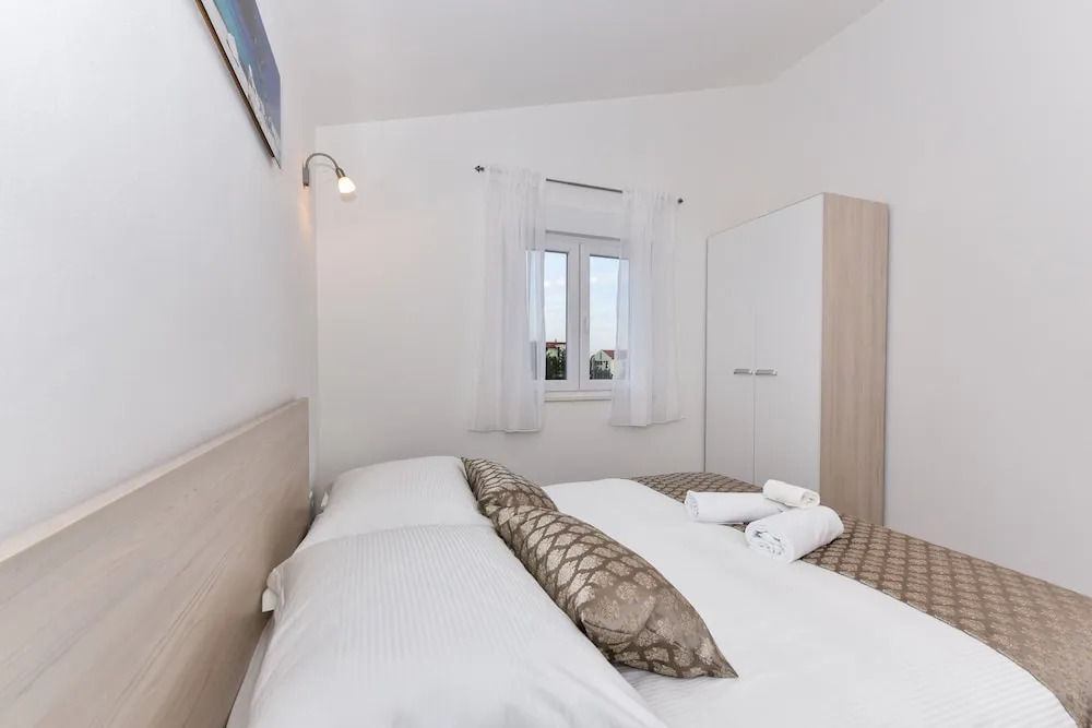 Apartments Ana Vrsi