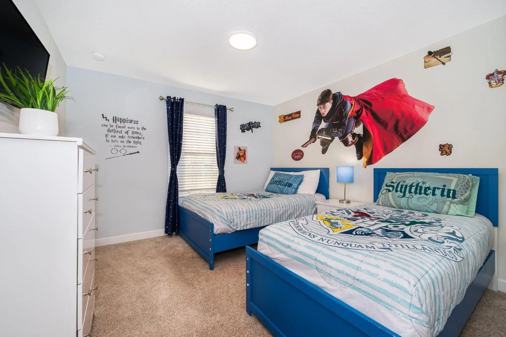 LS3151 Storey Lake Home 4 bed 3 Bath Private Pool Lake & Free Waterpark