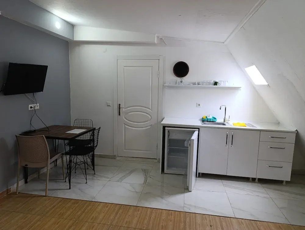 3 House Apart