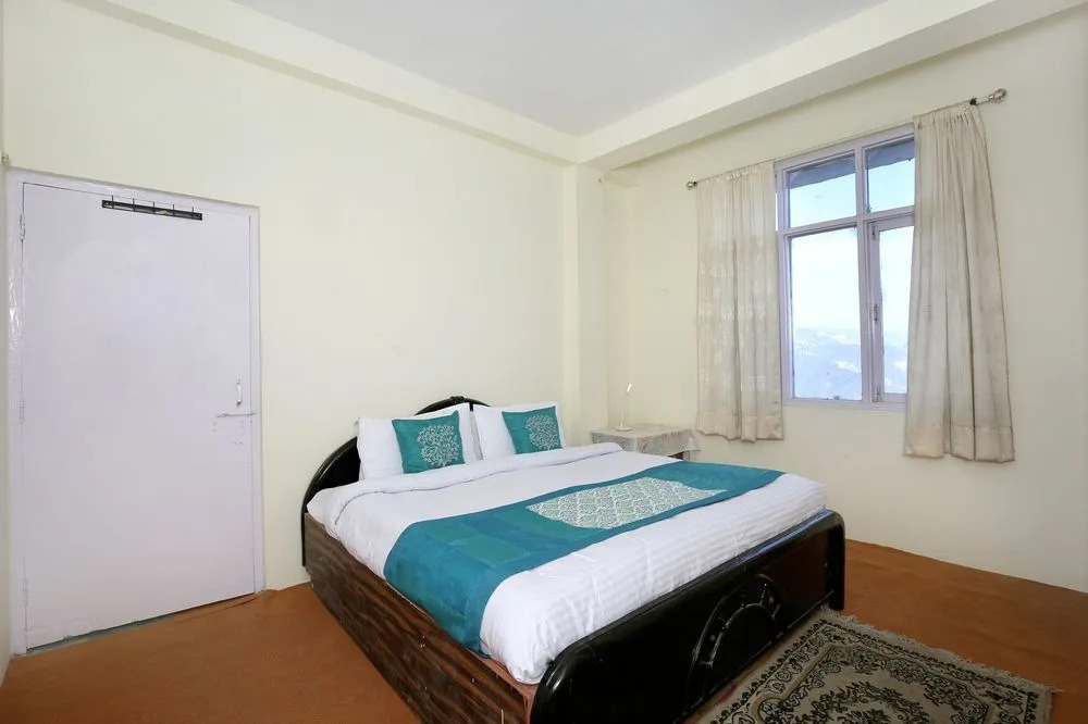 OYO 10165 Home 2BHK Snow View Apartment