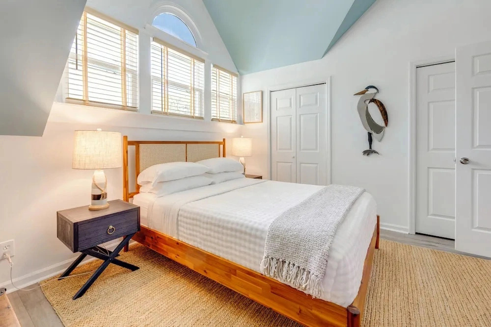 Walk to Eats & Drinks! Stylish Murrells Inlet Stay