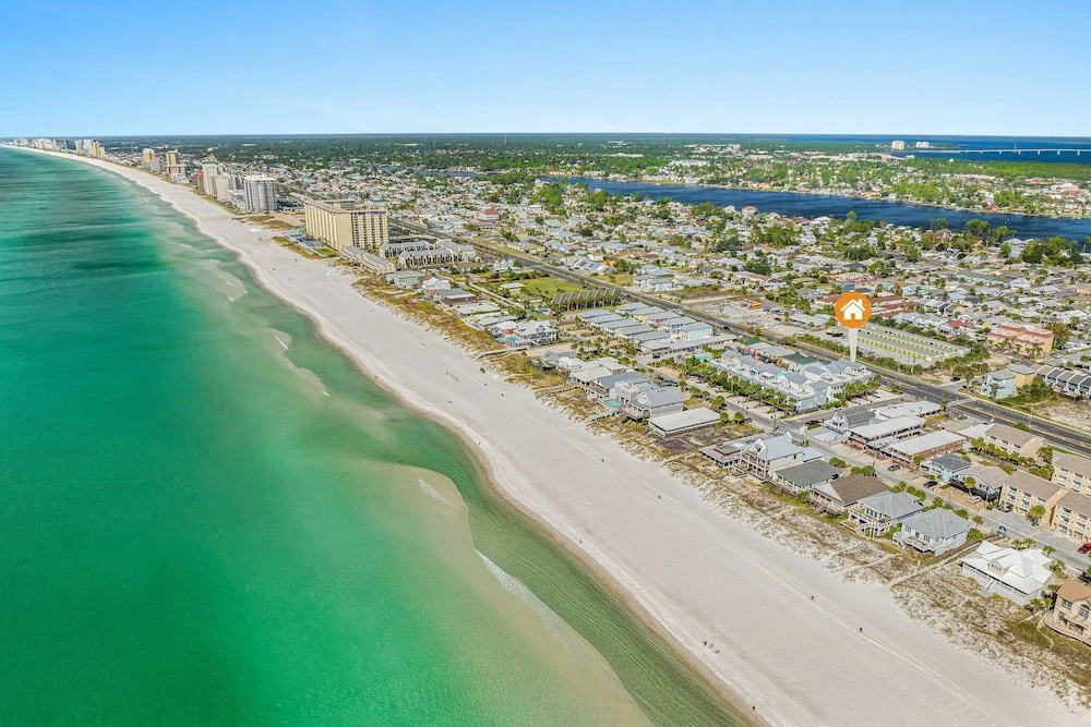 Spectacular 3br 4ba w/ Private Pool, 2 Min Walk to Beach - Sleeps 15!