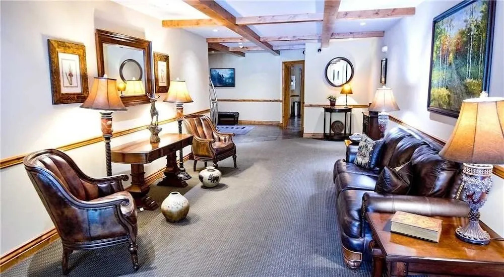 Townsend Place A106 1 Bedroom Condo by Redawning