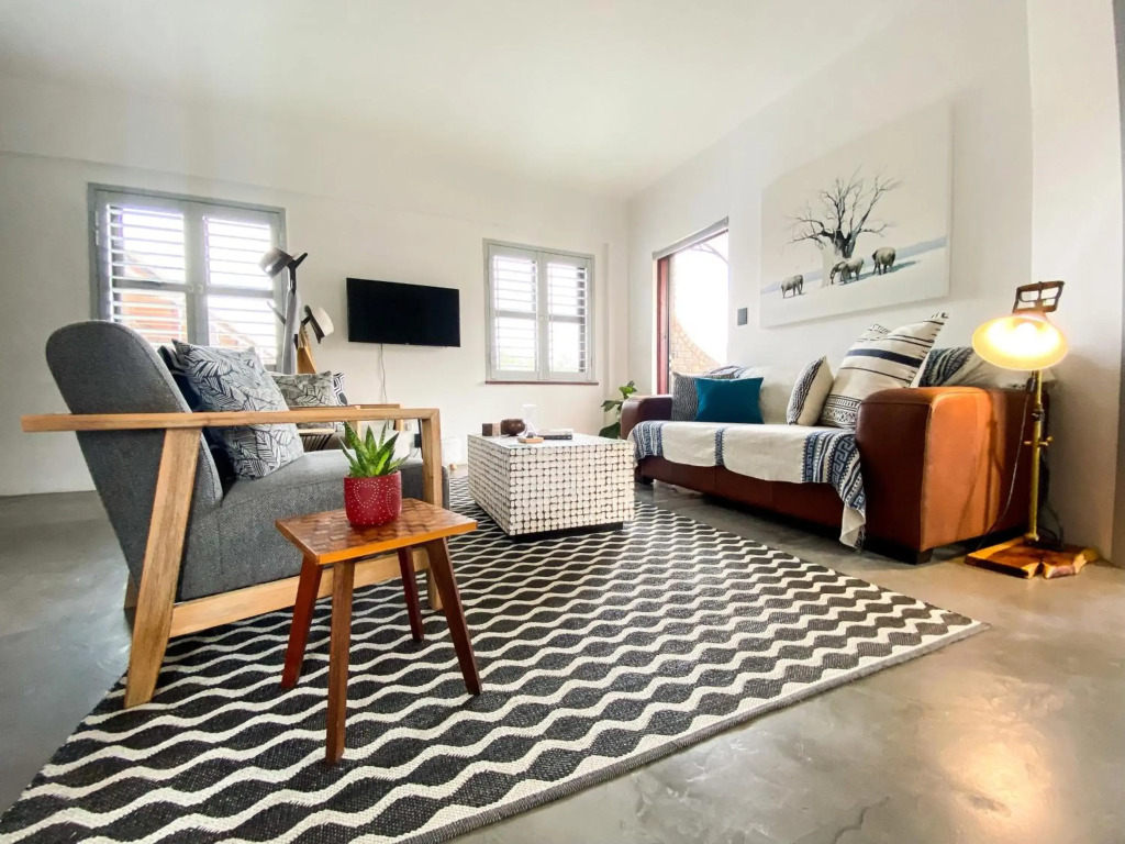 Stay On Main Plett - Contemporary 2-Bedroom Apartment