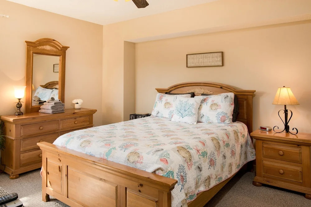 South Forest Beach 3BR w/ Pool & Tennis All-suite Bedrooms Condo
