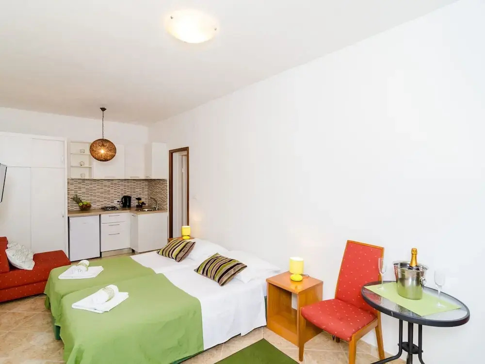 Apartments Versus- Studio Apartment With Terrace