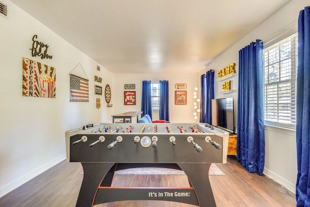 Family-friendly Home: 6 Mi to Downtown Mobile!