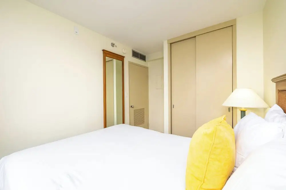 Waikiki Sunset 2 bedroom with Diamond Head View and Parking