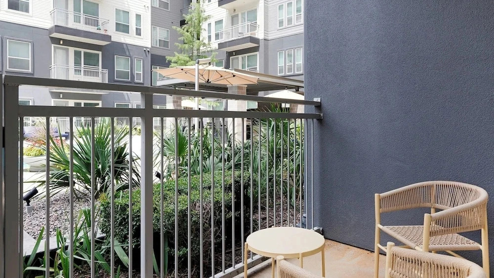 Landing Furnished Apartments - Old East