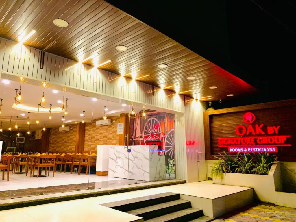Hotel oak by Mega Groups