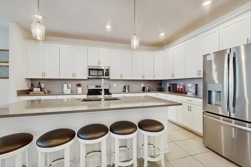 Beautiful Home With Private Pool and Space for the Whole Family