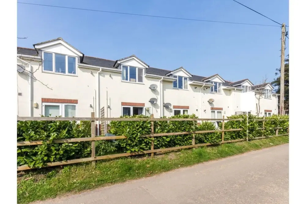 OYO LBH Avon Court