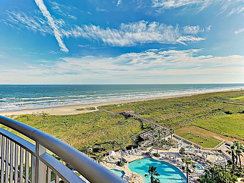 New Listing! Luxe Beachfront Oasis W/ Pools & Gym 2 Bedroom Condo